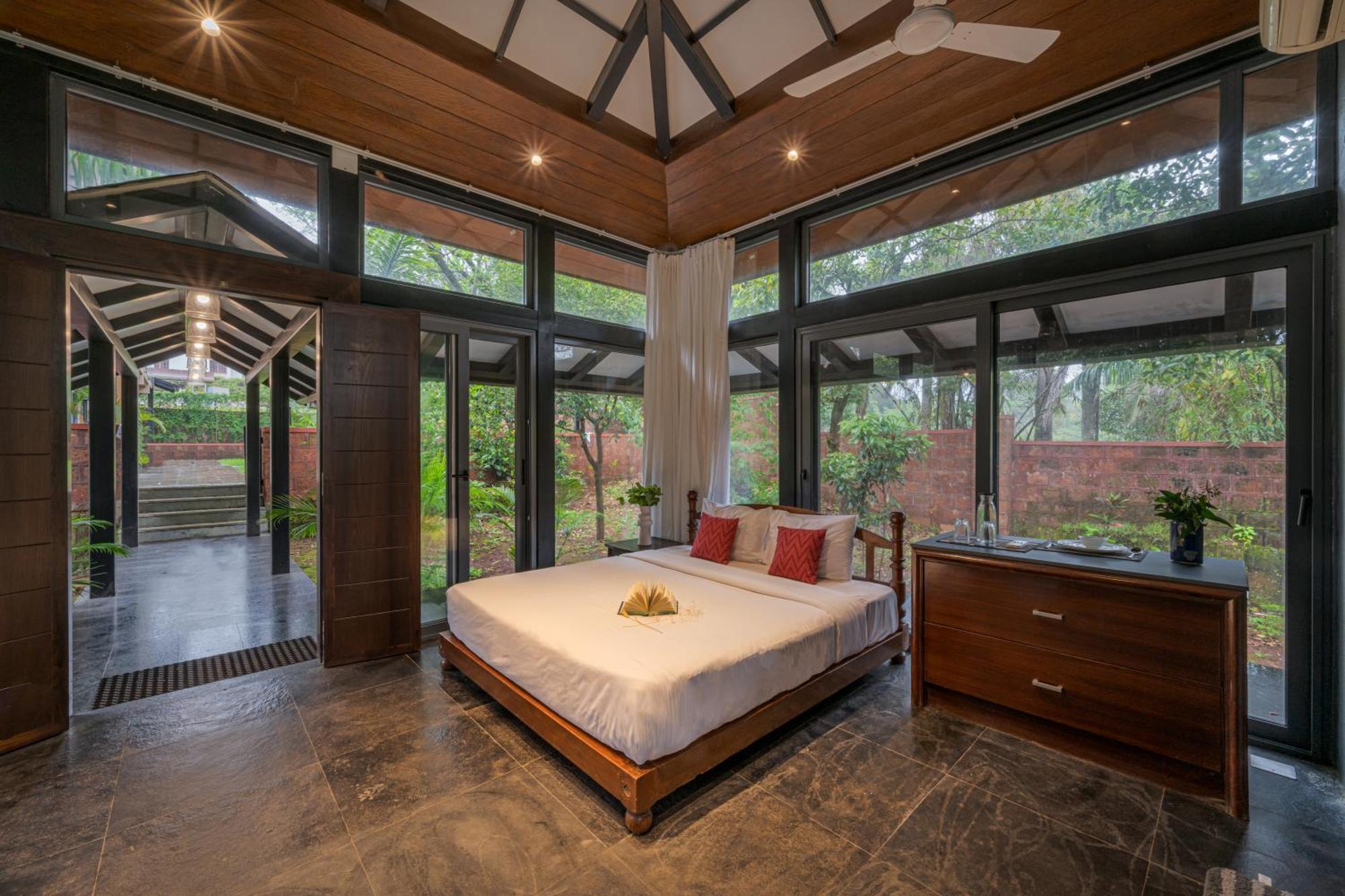 Saffronstays The Glasshouse, Panchgani - Beautiful Glass Villa For Couples Extérieur photo