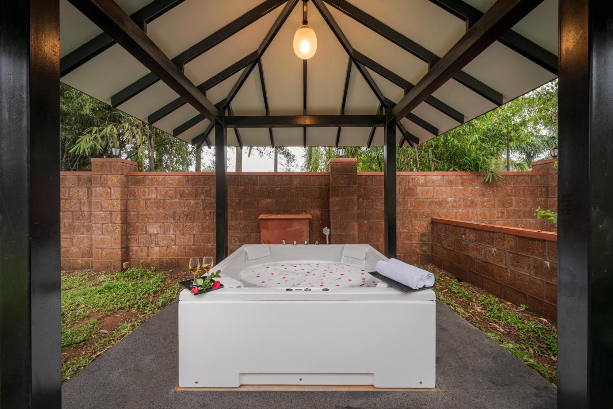 Saffronstays The Glasshouse, Panchgani - Beautiful Glass Villa For Couples Extérieur photo